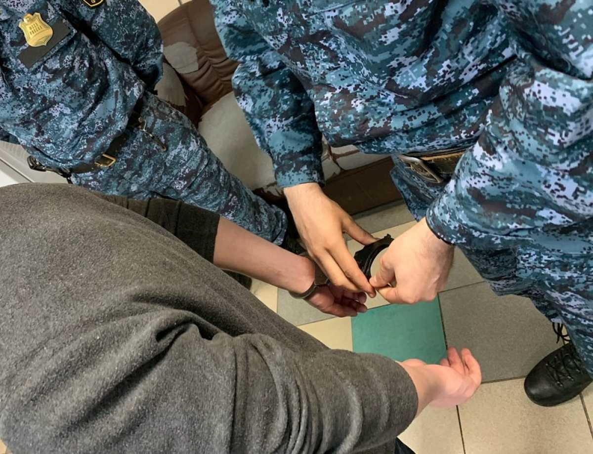 Житель Демянского округа отправился под арест на 15 суток за неуплату штрафов Житель Демянского округа отправился под арест на 15 суток за неуплату штрафов