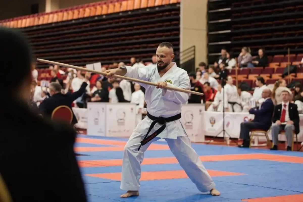 Новгородские каратисты выиграли три серебра и две бронзы на чемпионате России Новгородские каратисты выиграли три серебра и две бронзы на чемпионате России