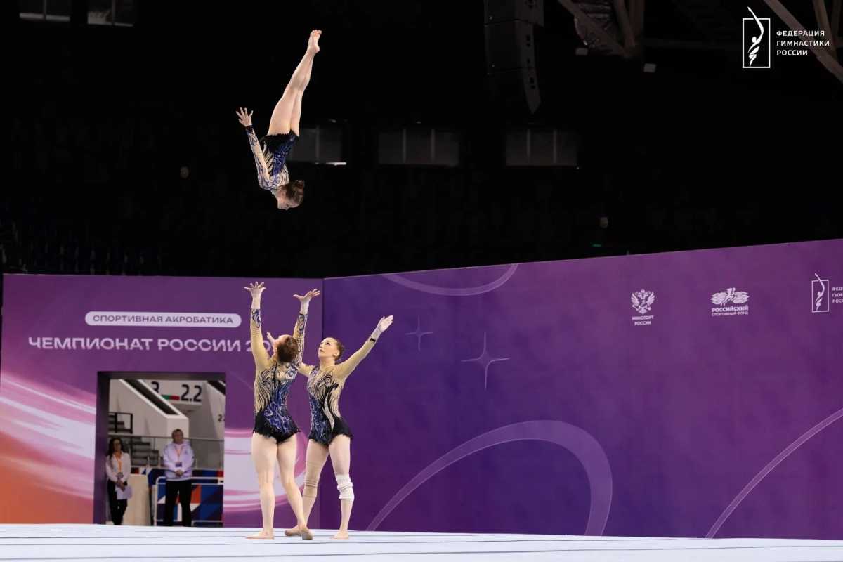 Новгородские акробаты выиграли серебру и бронзу на чемпионате России Новгородские акробаты выиграли серебру и бронзу на чемпионате России