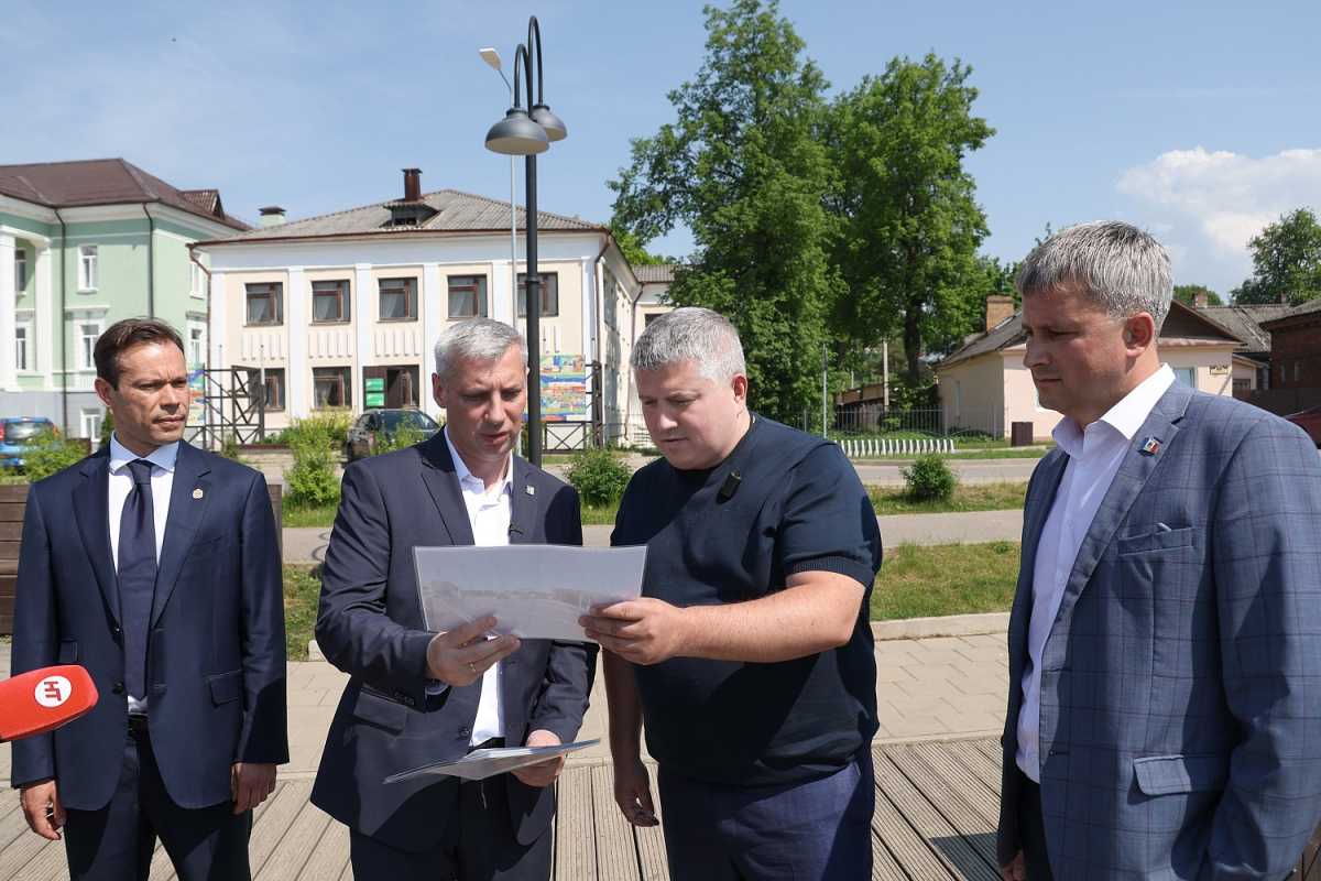 Рядом с мостом Белелюбского в Боровичах отремонтируют дорожки и установят фонари Рядом с мостом Белелюбского в Боровичах отремонтируют дорожки и установят фонари