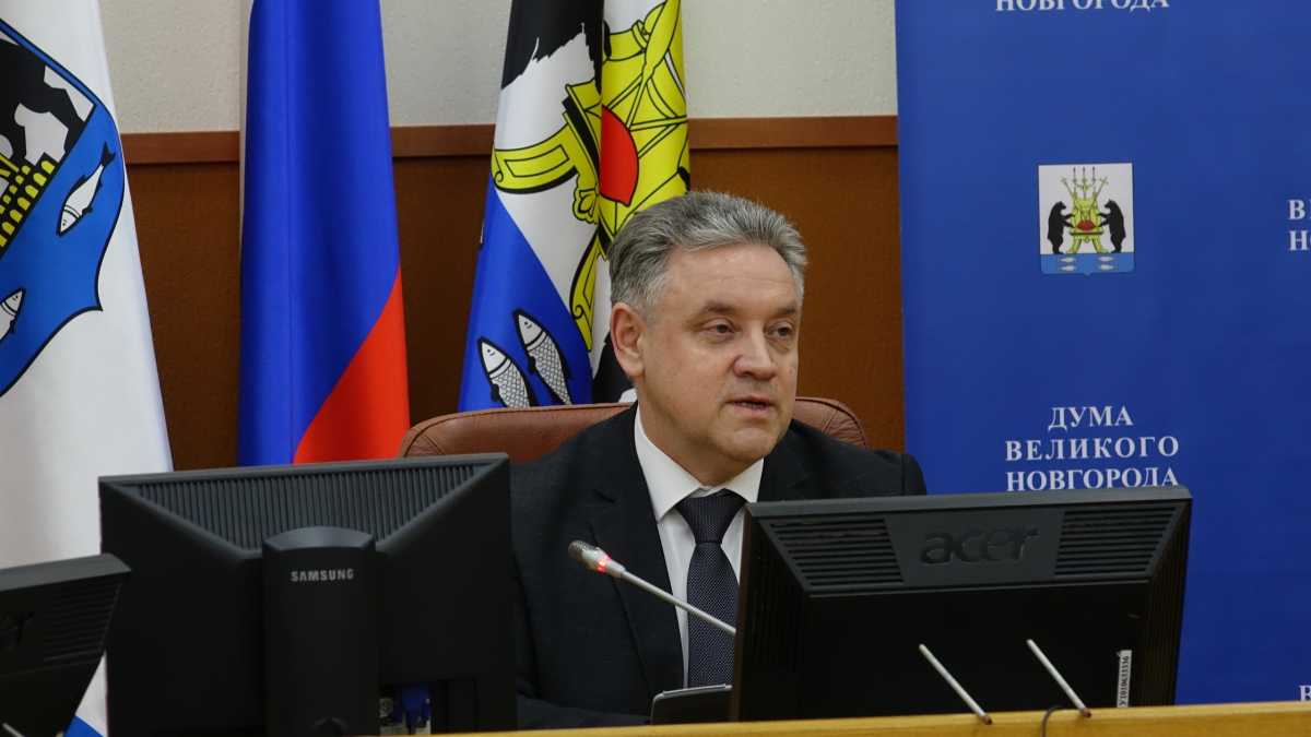 Константин Сомов уходит в отставку с поста председателя Думы Великого Новгорода Константин Сомов уходит в отставку с поста председателя Думы Великого Новгорода