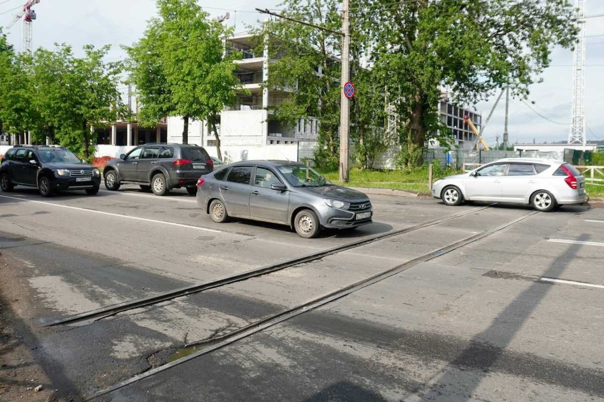 На Большой Санкт-Петербургской улице в Великом Новгороде демонтируют железнодорожный переезд На Большой Санкт-Петербургской улице в Великом Новгороде демонтируют железнодорожный переезд