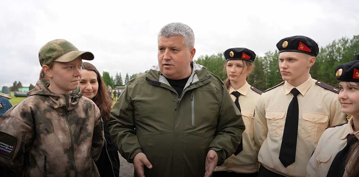 Александр Дронов поддержал новгородских участников состязаний «Время героев» в Псковской области Александр Дронов поддержал новгородских участников состязаний «Время героев» в Псковской области