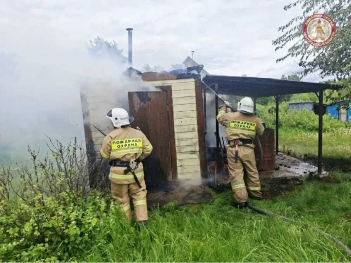 Две бани и два дома сгорели за сутки в Новгородской области Две бани и два дома сгорели за сутки в Новгородской области