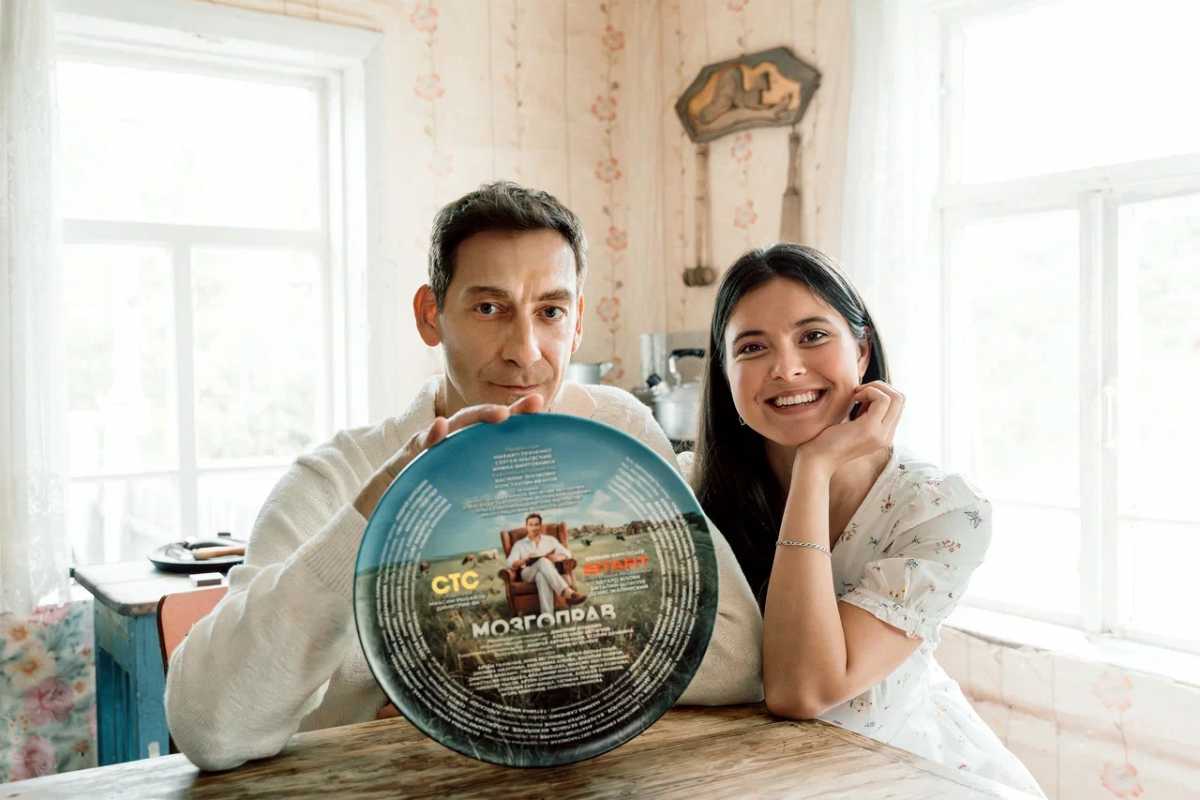 В боровичской глубинке снимают комедийный сериал о психологе «Мозгоправ» В боровичской глубинке снимают комедийный сериал о психологе «Мозгоправ»