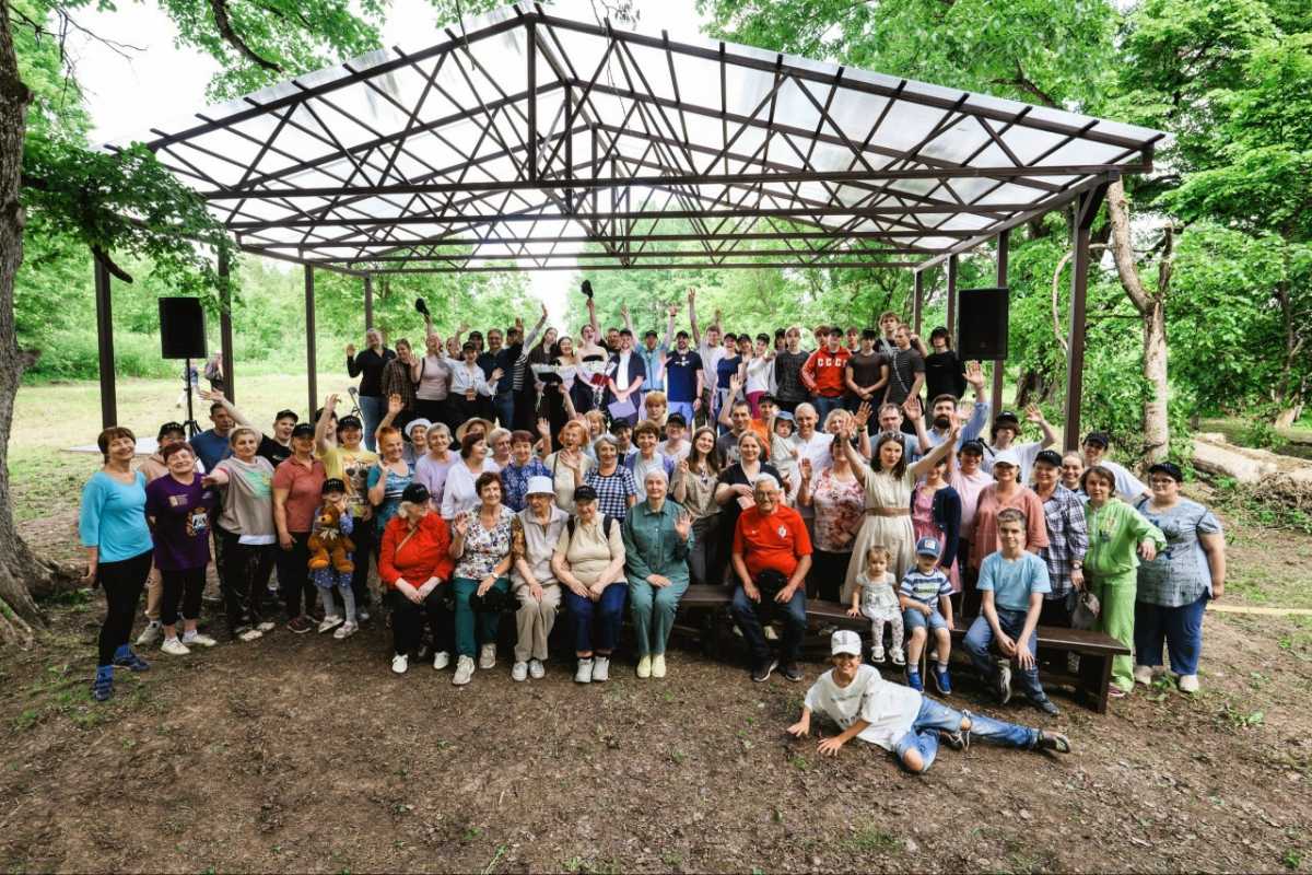 В парке новгородского музея-усадьбы «Онег» прошёл Большой музыкальный субботник В парке новгородского музея-усадьбы «Онег» прошёл Большой музыкальный субботник