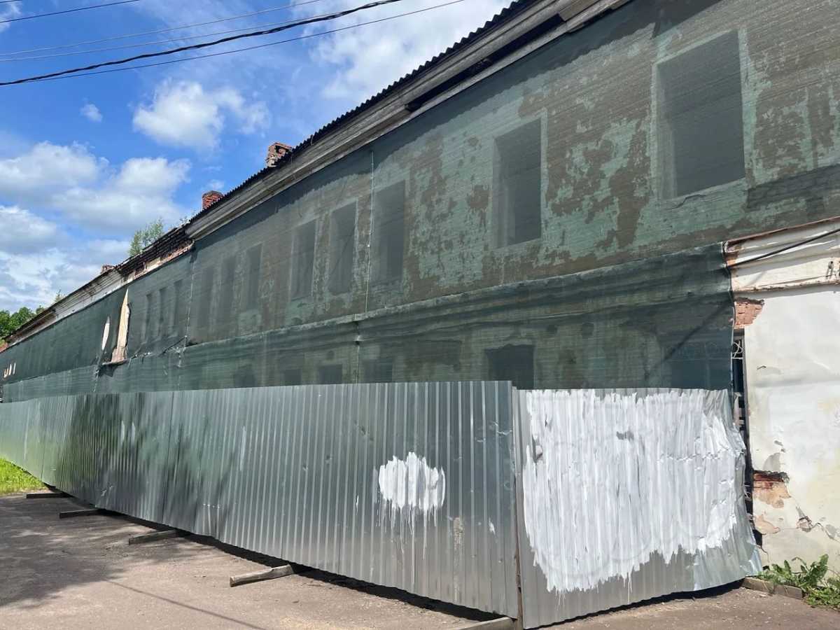 Бывшую парусную фабрику в Великом Новгороде выставят на торги Бывшую парусную фабрику в Великом Новгороде выставят на торги