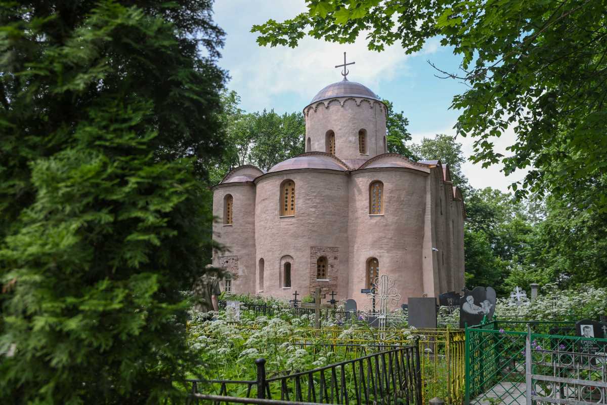 Церковь Петра и Павла на Синичьей горе в Великом Новгороде открыли после реставрации Церковь Петра и Павла на Синичьей горе в Великом Новгороде открыли после реставрации