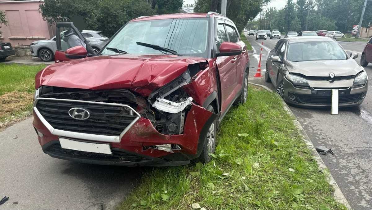 За сутки в ДТП в Великом Новгороде пострадали три женщины За сутки в ДТП в Великом Новгороде пострадали три женщины