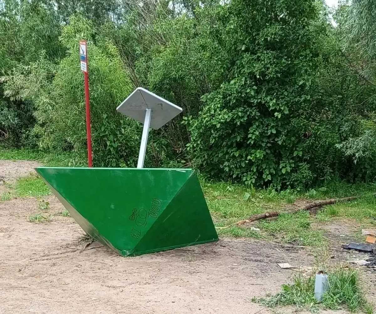 Вандалы устроили беспорядок на пляже в новгородских Кречевицах Вандалы устроили беспорядок на пляже в новгородских Кречевицах