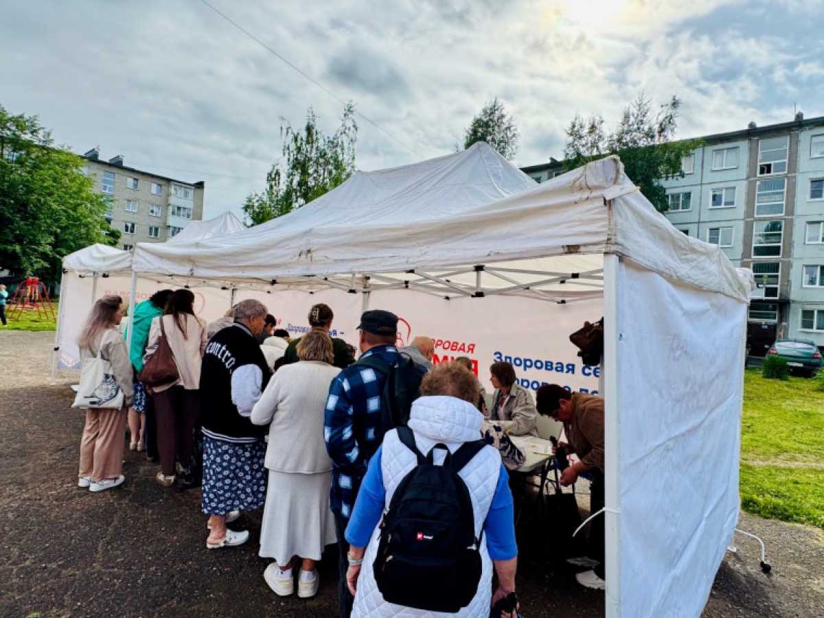 Более 250 новгородцев проверили здоровье в выездных медпунктах во дворах Более 250 новгородцев проверили здоровье в выездных медпунктах во дворах