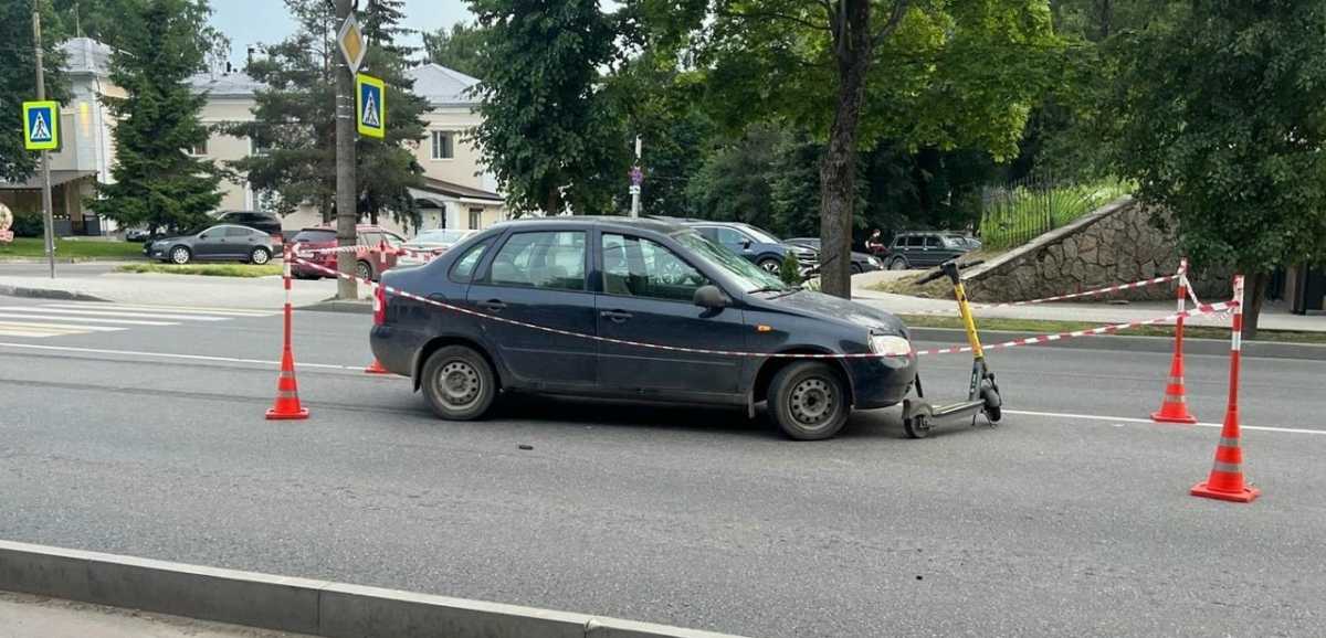 В ДТП в Великом Новгороде пострадал 14-летний нарушитель на электросамокате В ДТП в Великом Новгороде пострадал 14-летний нарушитель на электросамокате