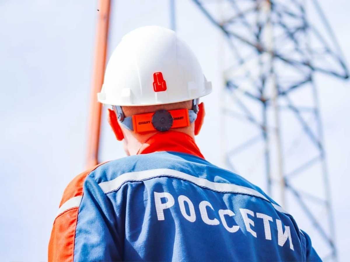 В Хвойнинском округе реконструируют 13 километров ЛЭП В Хвойнинском округе реконструируют 13 километров ЛЭП