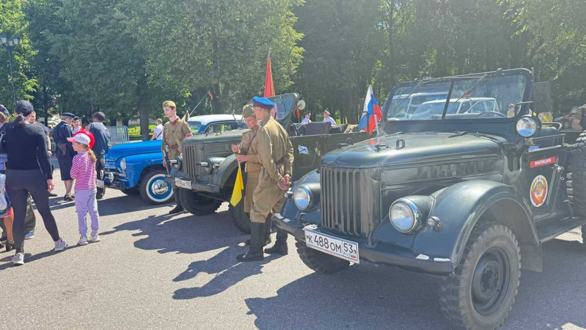 В Госавтоинспекции Новгородской области работает более 500 человек В Госавтоинспекции Новгородской области работает более 500 человек