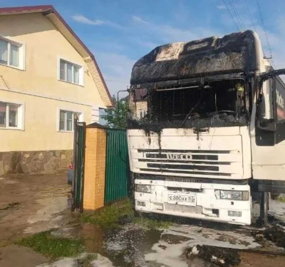 Фура в Новгородском округе могла загореться от удара молнии Фура в Новгородском округе могла загореться от удара молнии