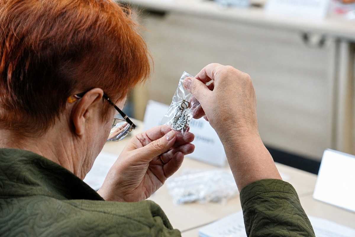 Крестецкую вышивку и новгородские украшения признали изделиями народных промыслов Крестецкую вышивку и новгородские украшения признали изделиями народных промыслов