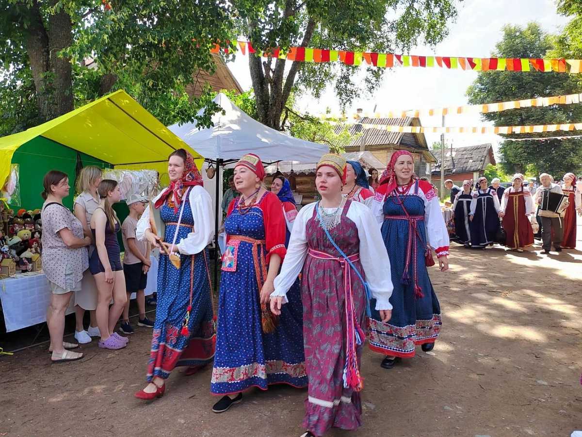 Более 2 тысяч гостей собрал фестиваль старообрядческой культуры в крестецкой Лякове Более 2 тысяч гостей собрал фестиваль старообрядческой культуры в крестецкой Лякове