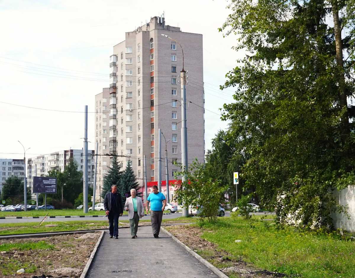 Новгородский сквер Защитников Отечества соединят дорожками с Сырковским шоссе Новгородский сквер Защитников Отечества соединят дорожками с Сырковским шоссе