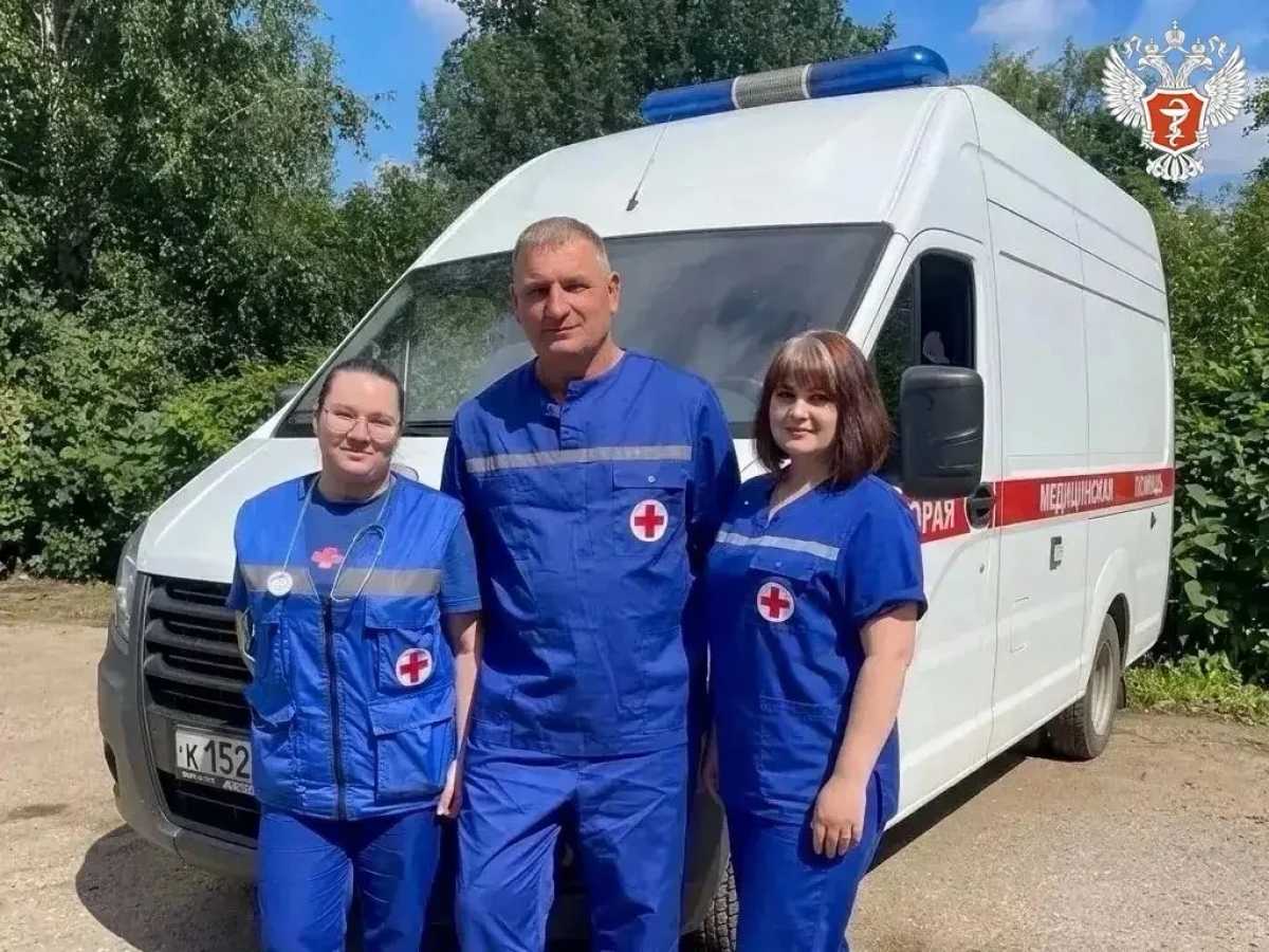 Фельдшеры в Боровичах спасли пациента с клинической смертью Фельдшеры в Боровичах спасли пациента с клинической смертью