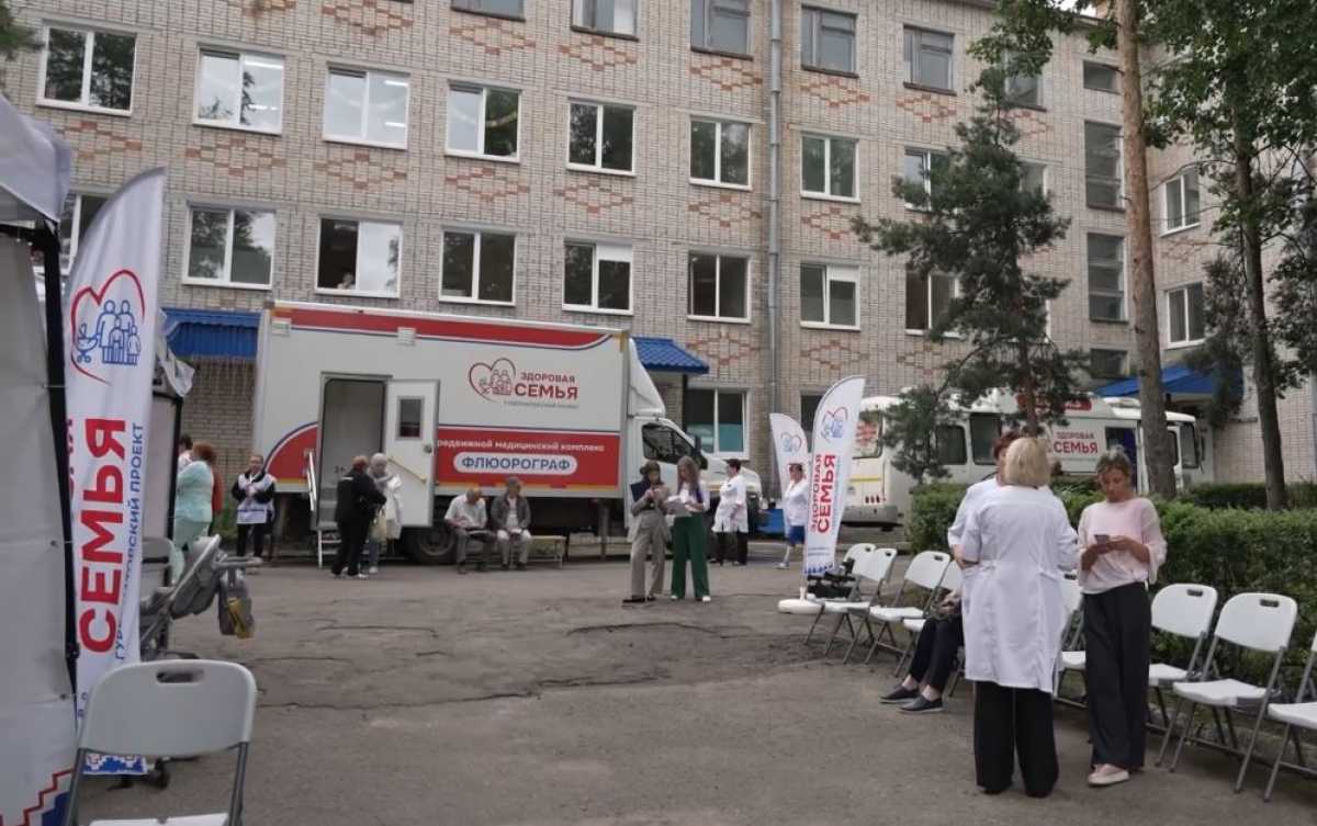 Врачи проекта «Здоровая семья» приняли более семи тысяч новгородцев Врачи проекта «Здоровая семья» приняли более семи тысяч новгородцев