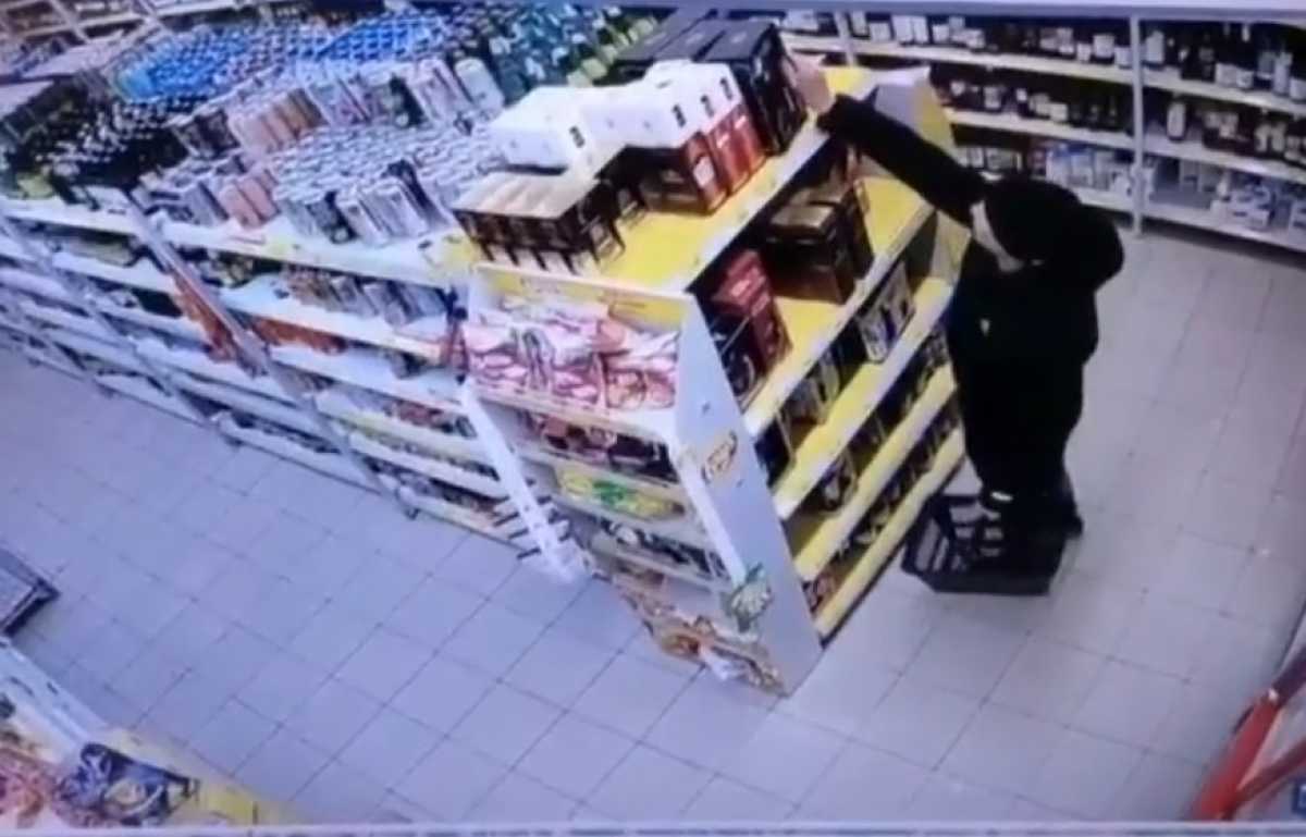 За четыре месяца боровичанин совершил в магазинах 40 краж За четыре месяца боровичанин совершил в магазинах 40 краж