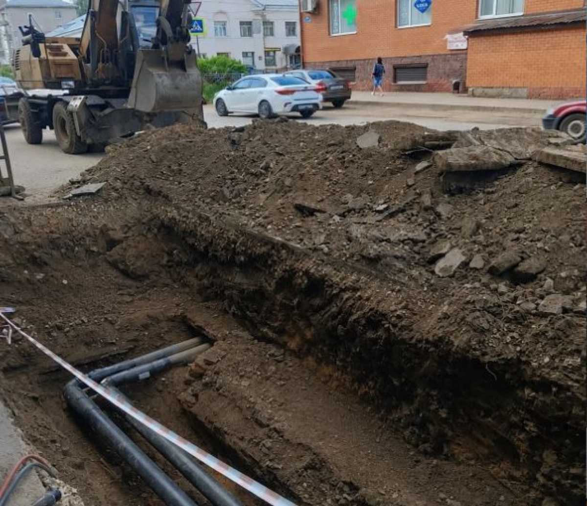 В Боровичах заменили проблемный участок теплосети на одной из центральных улиц В Боровичах заменили проблемный участок теплосети на одной из центральных улиц