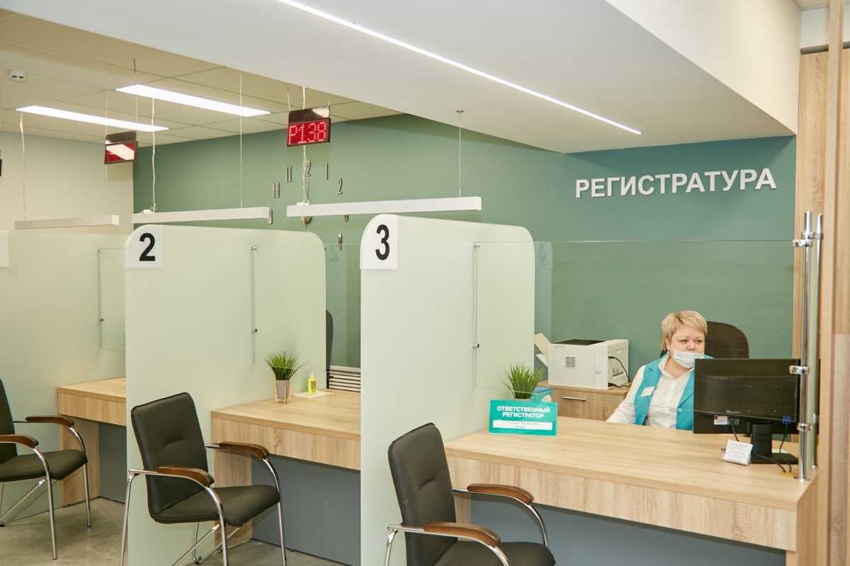 Новгородская областная клиническая больница отмечает своё 80-летие Новгородская областная клиническая больница отмечает своё 80-летие