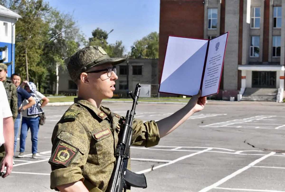 66 курсантов Военного учебного центра НовГУ принесли воинскую присягу 66 курсантов Военного учебного центра НовГУ принесли воинскую присягу