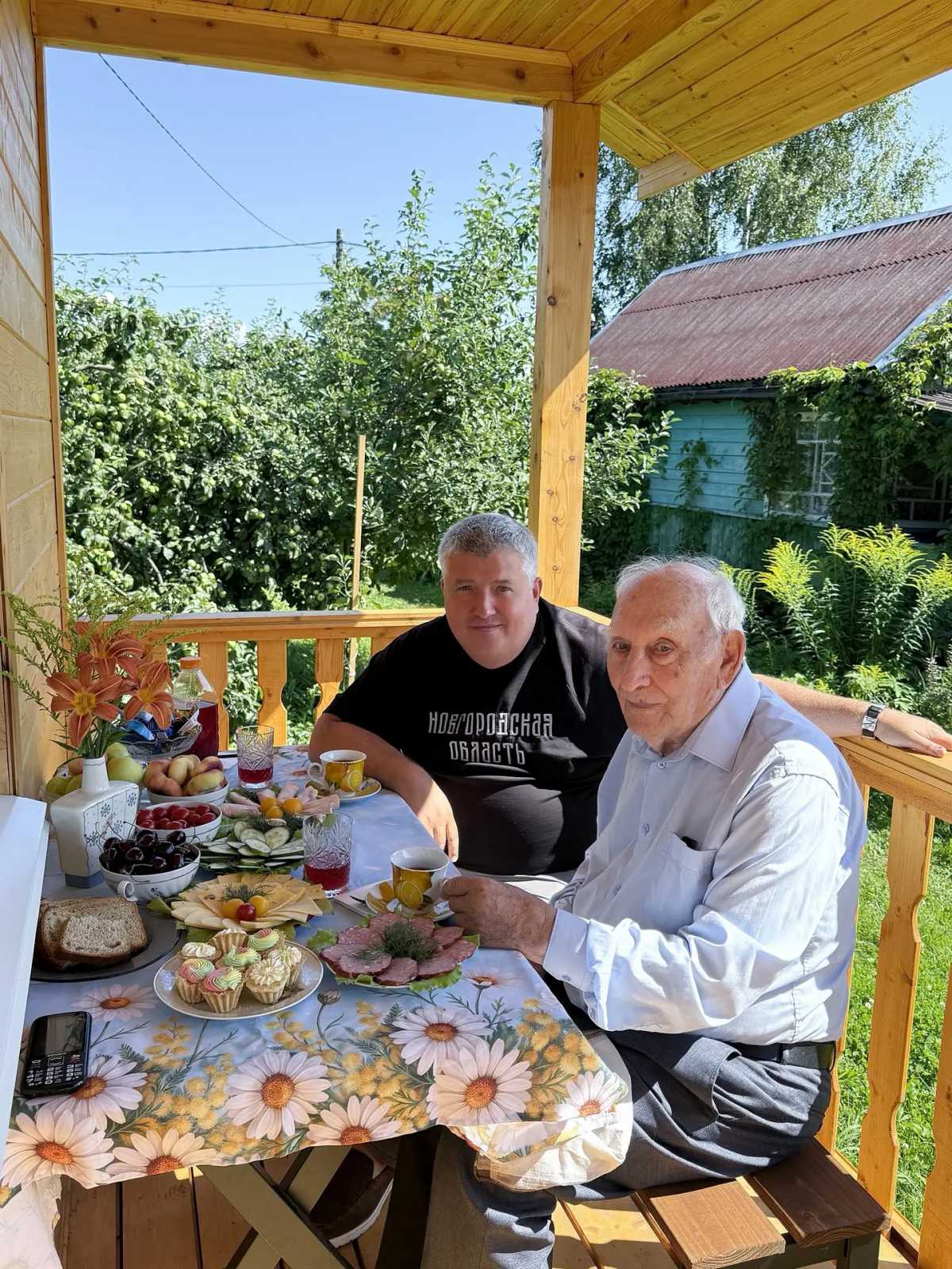 Александр Дронов навестил ветерана Великой Отечественной войны Василия Крестьянинова Александр Дронов навестил ветерана Великой Отечественной войны Василия Крестьянинова