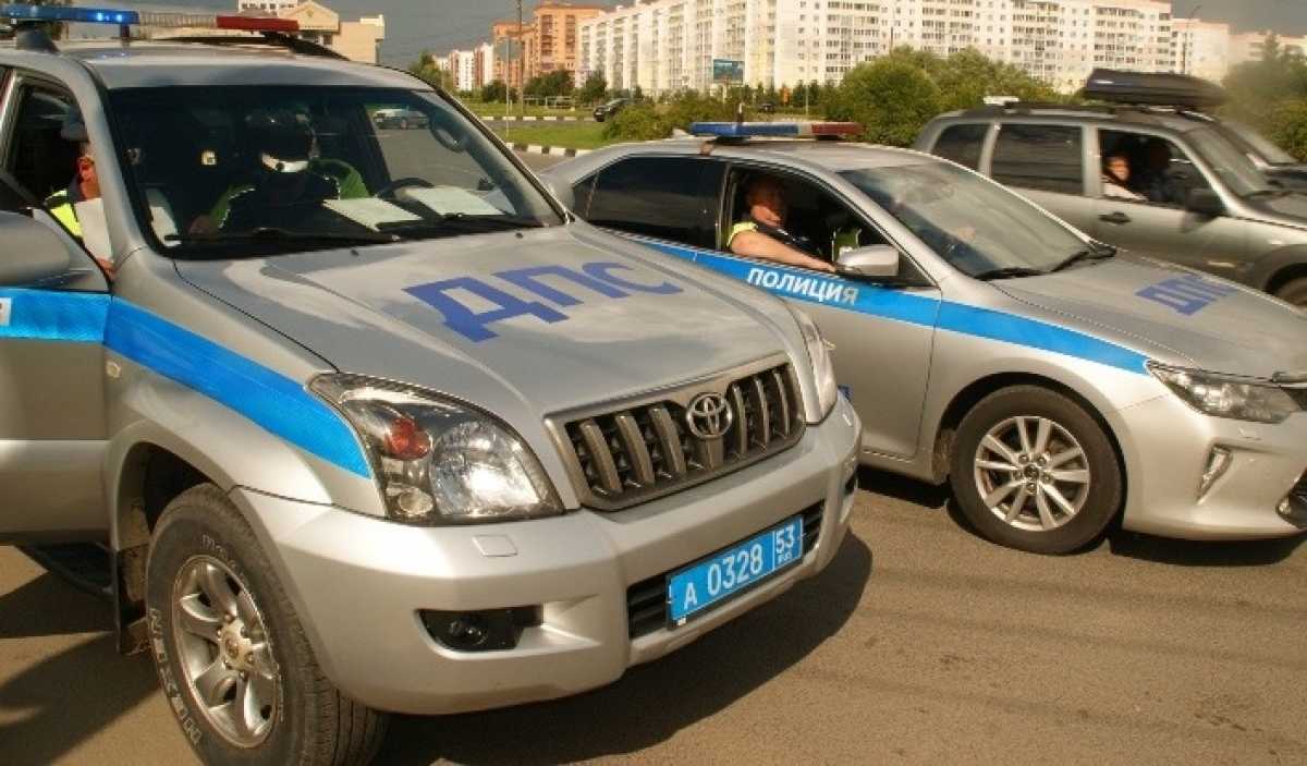 За сутки на новгородских дорогах остановили семь пьяных водителей За сутки на новгородских дорогах остановили семь пьяных водителей