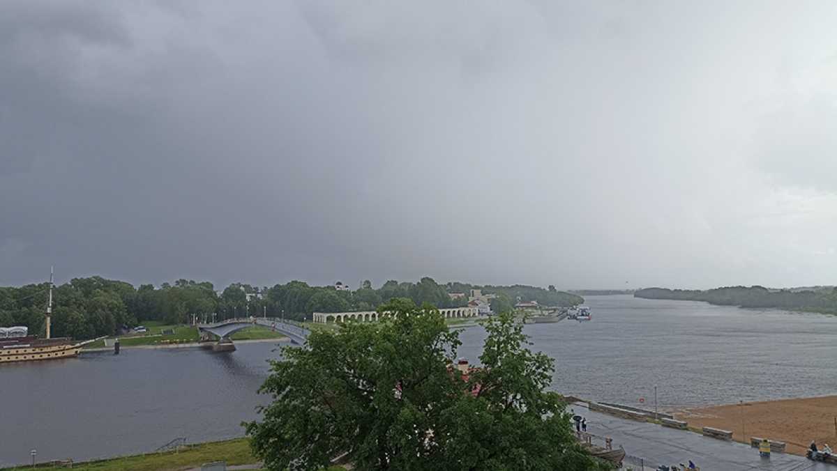 Новгородцев предупредили о грозах и сильном ветре в воскресенье Новгородцев предупредили о грозах и сильном ветре в воскресенье