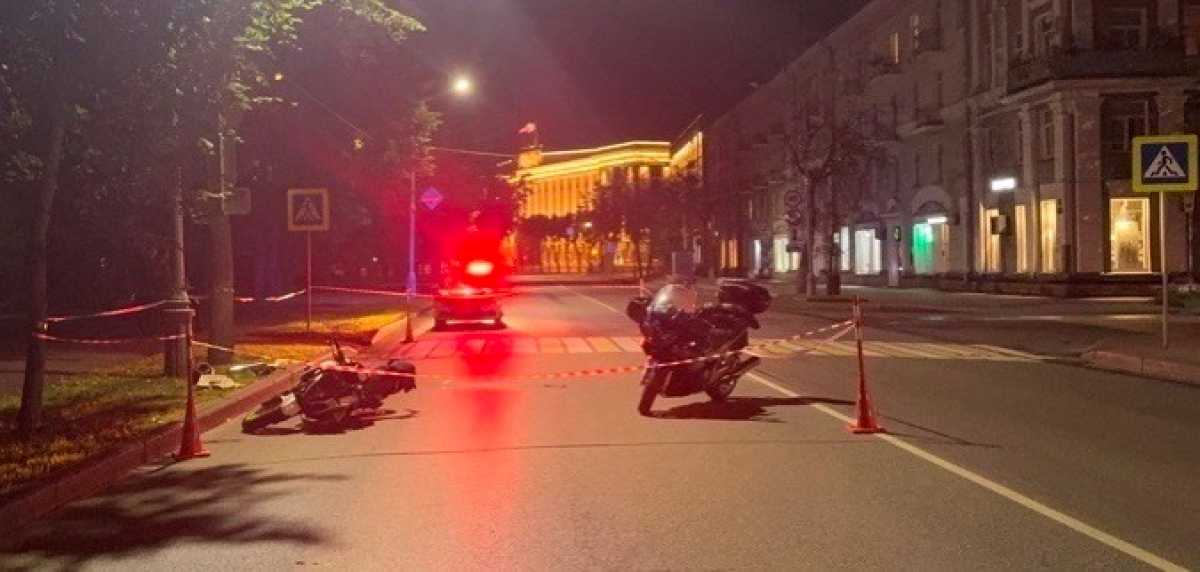 В центре Великого Новгорода при столкновении мотоциклов пострадали два человека В центре Великого Новгорода при столкновении мотоциклов пострадали два человека