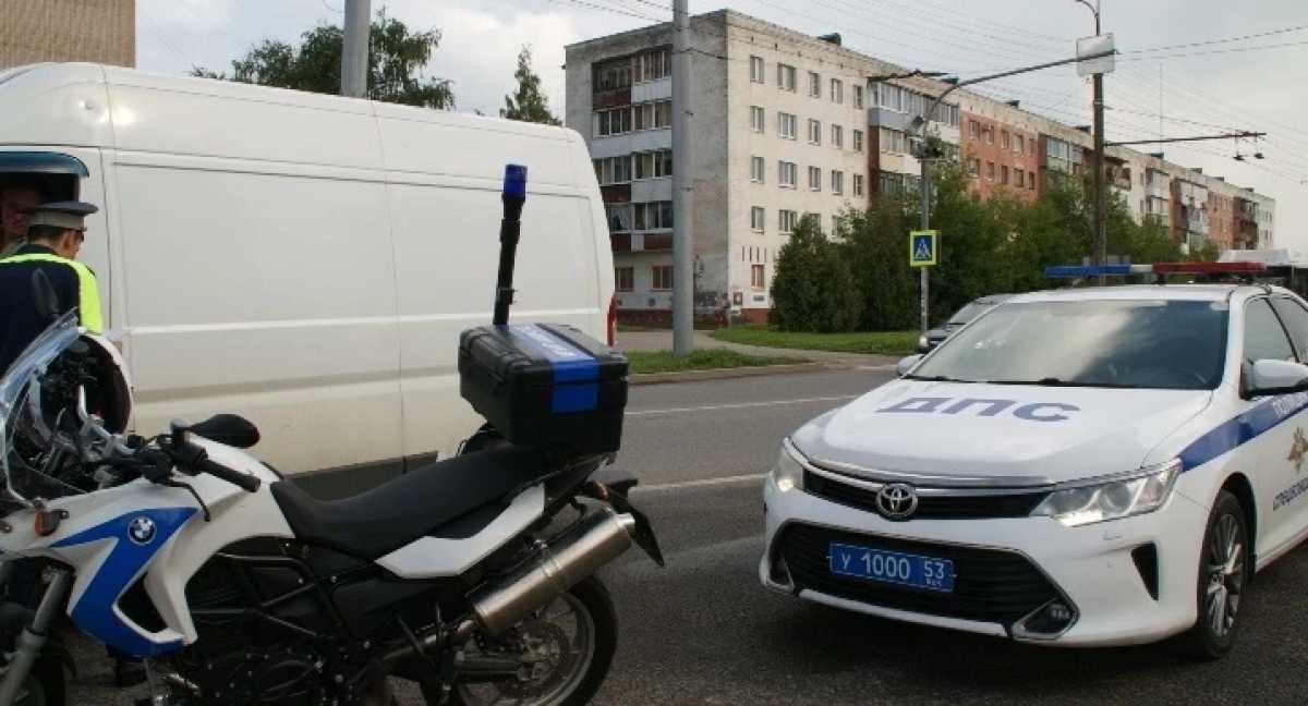 За неделю новгородские инспекторы остановили на дорогах региона 28 нетрезвых водителей За неделю новгородские инспекторы остановили на дорогах региона 28 нетрезвых водителей