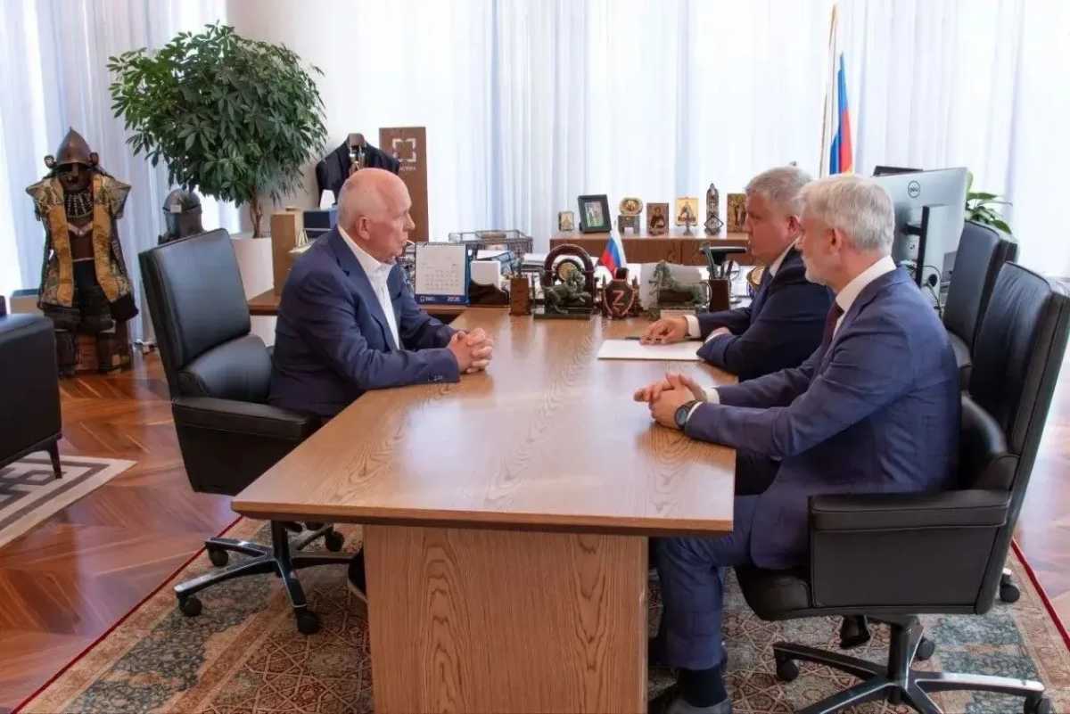 Губернатор Александр Дронов встретился с главой Ростеха Сергеем Чемезовым Губернатор Александр Дронов встретился с главой Ростеха Сергеем Чемезовым