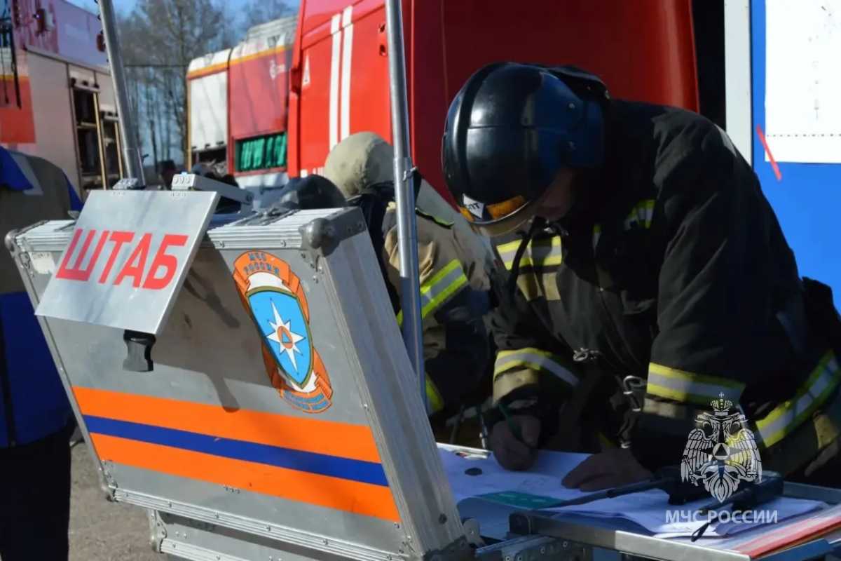 В Сольцах сгорел дом и три хозпостройки В Сольцах сгорел дом и три хозпостройки