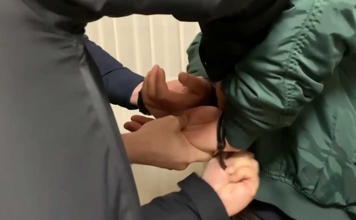 Троих москвичей осудили за передачу взятки сотруднику новгородского УФСБ Троих москвичей осудили за передачу взятки сотруднику новгородского УФСБ
