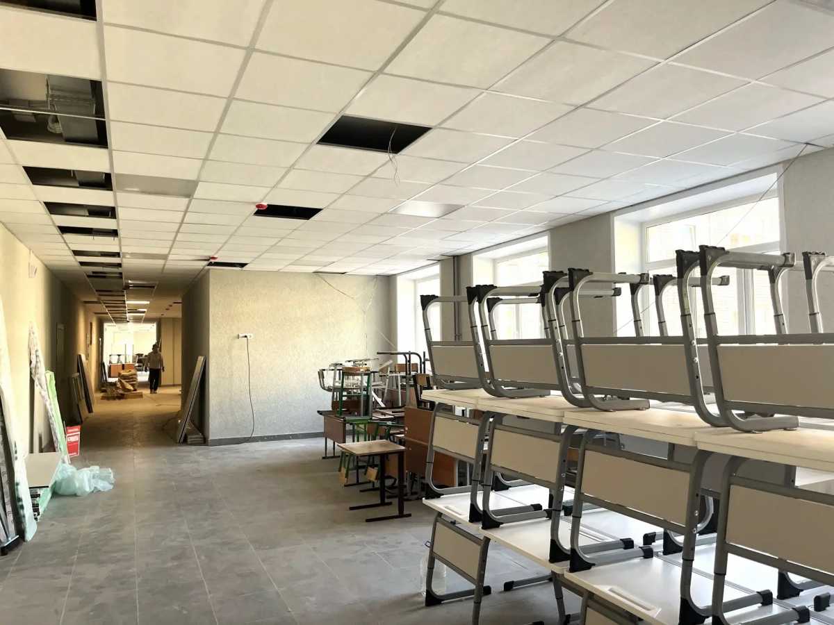 Подрядчик заканчивает внутреннюю отделку помещений в новгородской школе №25 Подрядчик заканчивает внутреннюю отделку помещений в новгородской школе №25