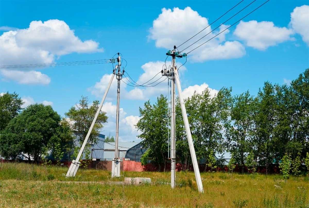 В Новгородской области обновили семь километров линий электропередачи В Новгородской области обновили семь километров линий электропередачи