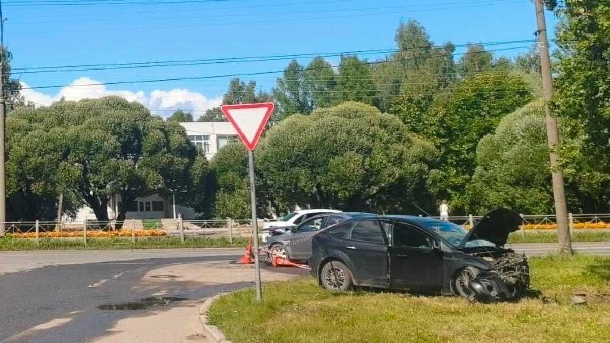 В ДТП в Великом Новгороде пострадали 81-летний мужчина и 76-летняя женщина В ДТП в Великом Новгороде пострадали 81-летний мужчина и 76-летняя женщина