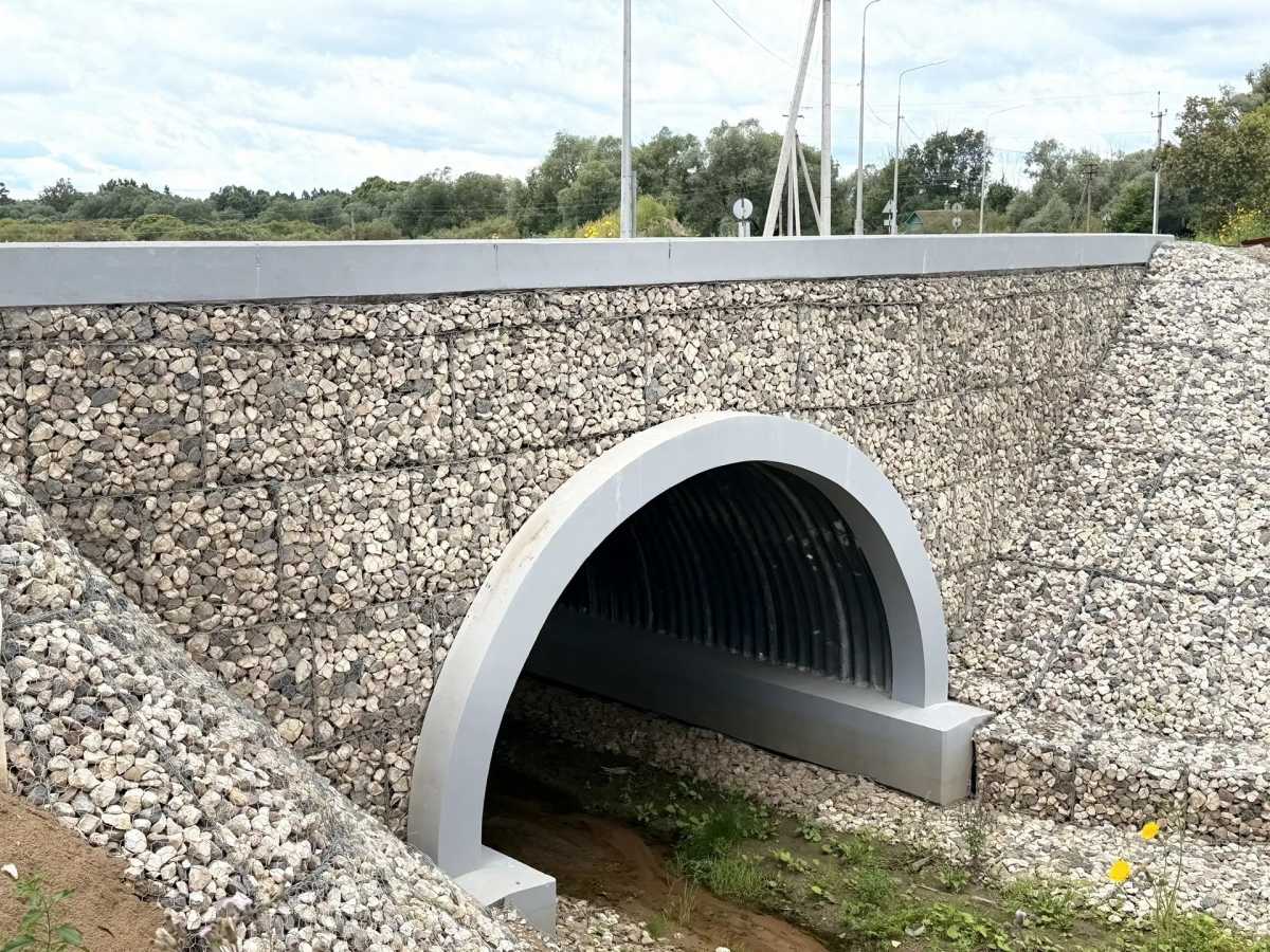 В Чудовском округе построили уникальный для региона арочный водопропускной мост В Чудовском округе построили уникальный для региона арочный водопропускной мост