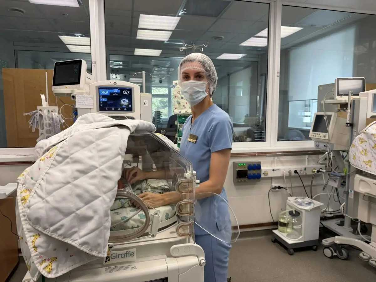 Новгородские врачи спасли жизни двух новорождённых весом 890 и 1600 граммов Новгородские врачи спасли жизни двух новорождённых весом 890 и 1600 граммов