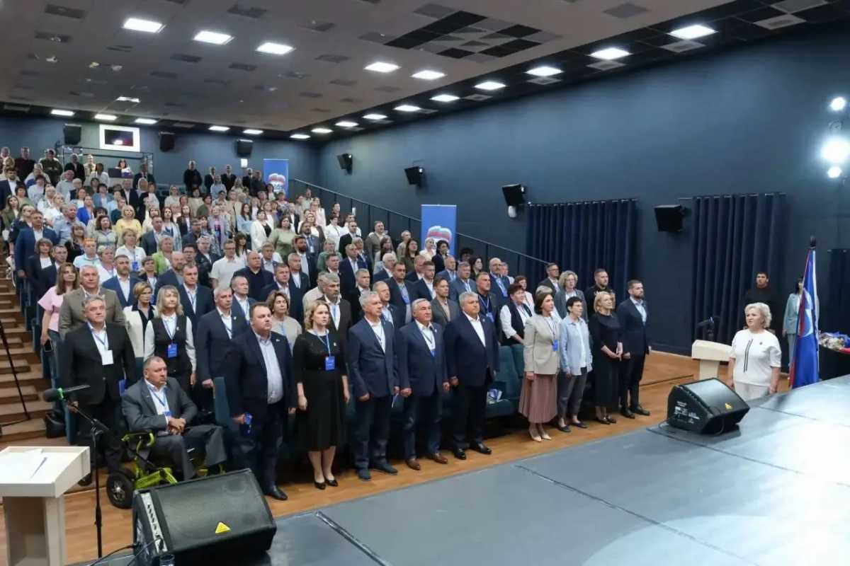 Участники конференции новгородского отделения «Единой России» поддержали предвыборную программу Участники конференции новгородского отделения «Единой России» поддержали предвыборную программу