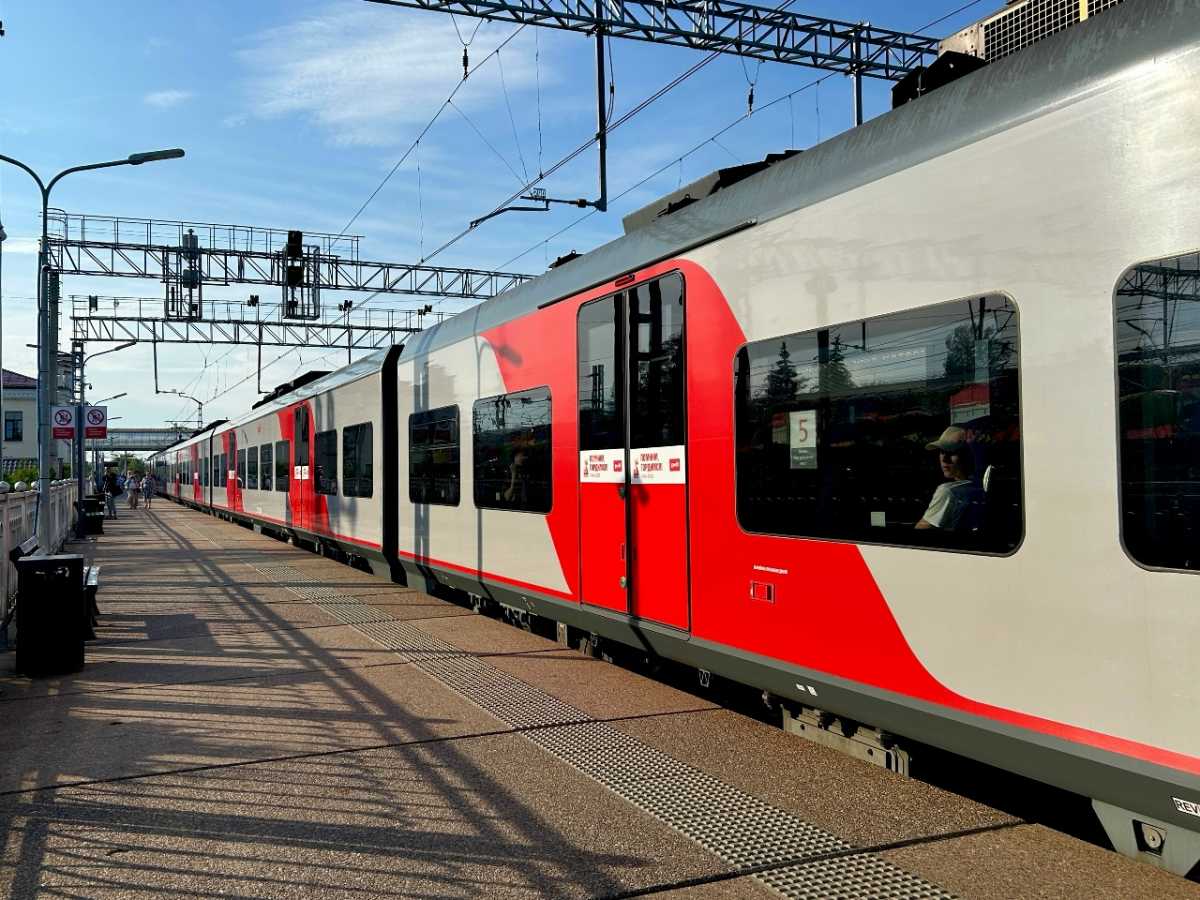 С 25 августа поезда из Новгородской области будут приходить на Ладожский вокзал Санкт-Петербурга С 25 августа поезда из Новгородской области будут приходить на Ладожский вокзал Санкт-Петербурга