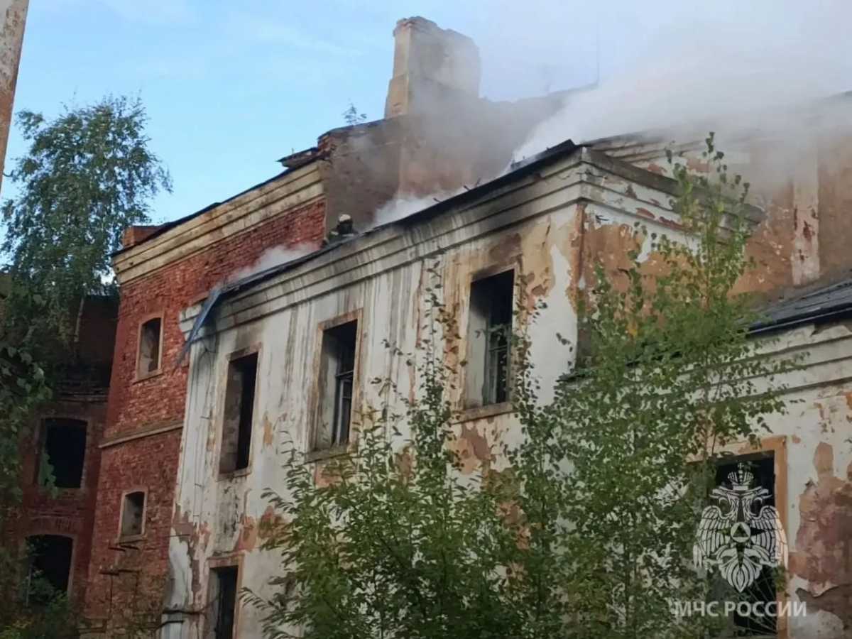Два жилых дома горели в Чудове и Новгородском округе Два жилых дома горели в Чудове и Новгородском округе