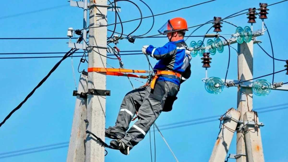 Почти 5 тысяч жителей Новгородской области остаются без света Почти 5 тысяч жителей Новгородской области остаются без света