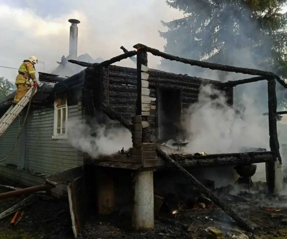 На пожаре в Новой Мельнице под Великим Новгородом пострадал человек На пожаре в Новой Мельнице под Великим Новгородом пострадал человек