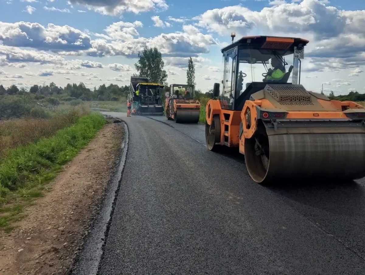 В Демянском округе завершают ремонт дорог к школе в Ямнике В Демянском округе завершают ремонт дорог к школе в Ямнике
