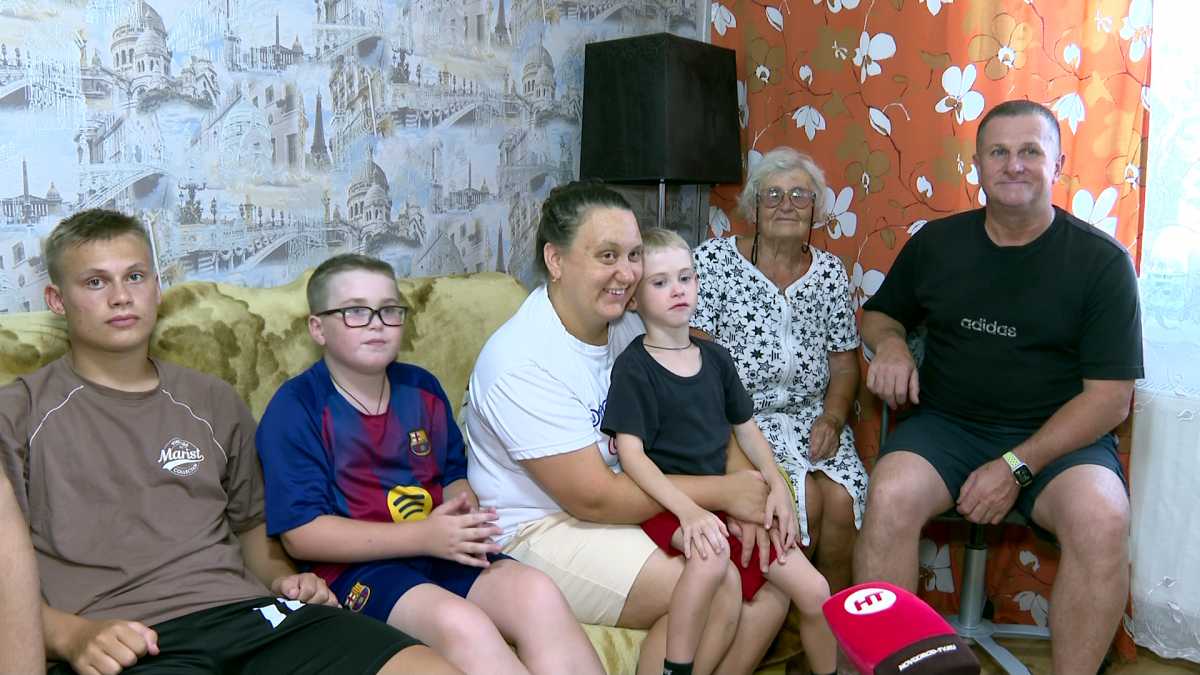 Новыми участниками проекта «Это у нас семейное» стала семья Петровых и Яковлевых Новыми участниками проекта «Это у нас семейное» стала семья Петровых и Яковлевых