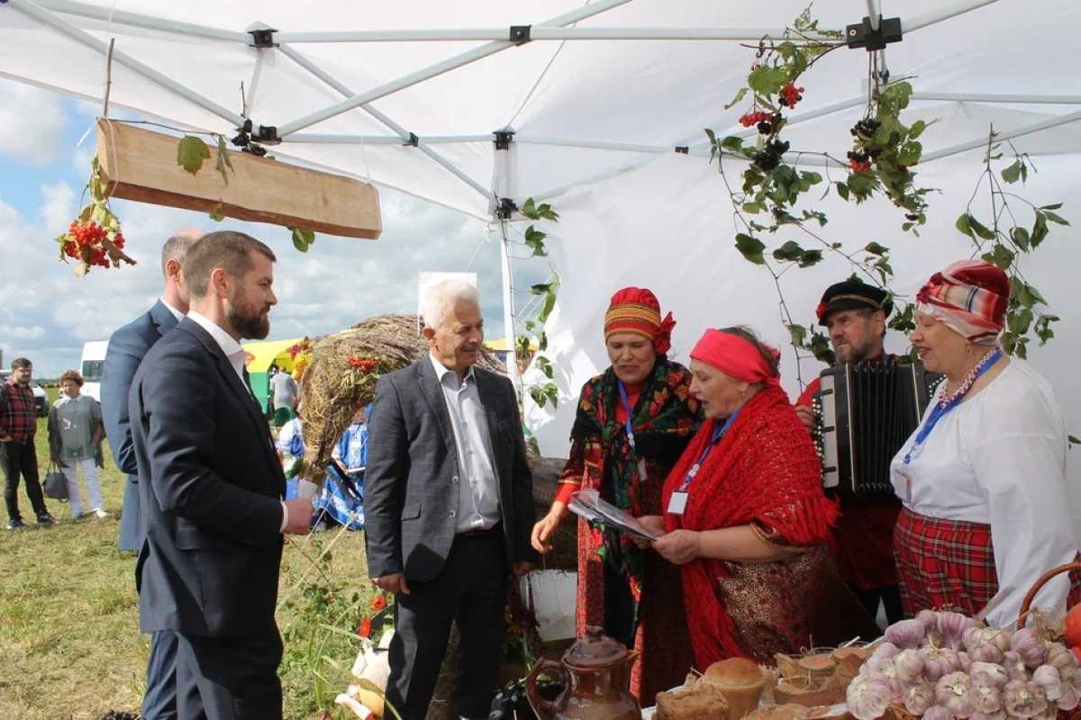 В Шимске прошёл «День поля Новгородской области — 2026» В Шимске прошёл «День поля Новгородской области — 2026»