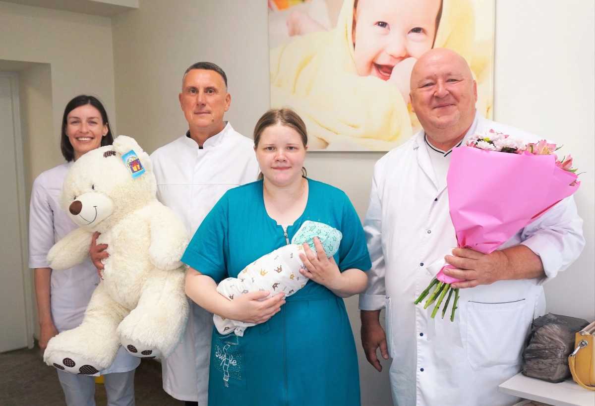 Первым родившимся в День города новгородцем стал Тимур Иванов Первым родившимся в День города новгородцем стал Тимур Иванов
